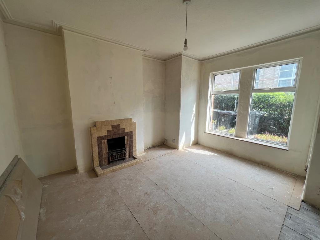 Lot: 82 - HOUSE FOR IMPROVEMENT - Living Room of Three Bedroom House